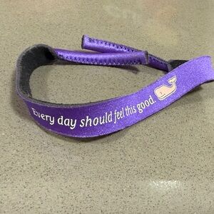 VINEYARD VINES PURPLE LOGO CROAKIES
